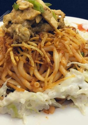 A picture of Green chicken pasta.