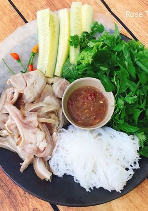 Hình của món Thịt Luộc Cuốn Bánh Tráng.