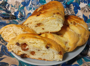 Una foto de Pan casero con chicharrón🥖🧉