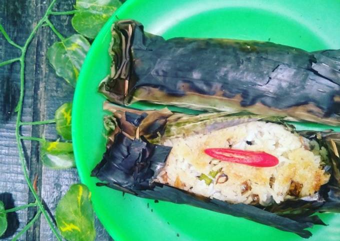 Bagaimana cara membuat Pepes nasi teri  gurih