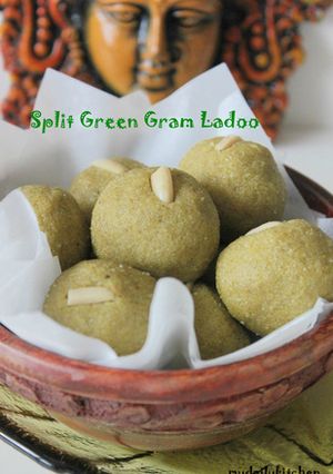 A picture of Green Gram Ladoo.