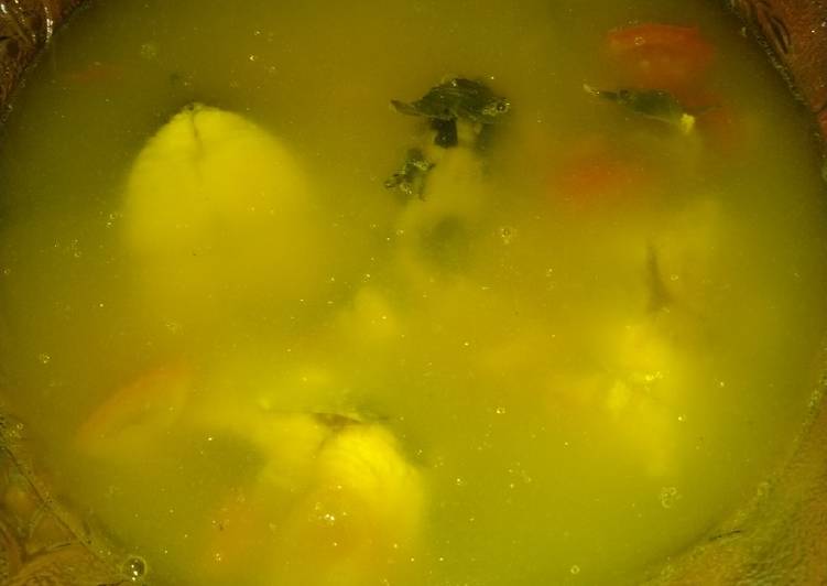 Cara Gampang Menyiapkan Sup Ikan Kuah Asam, Bisa Manjain Lidah
