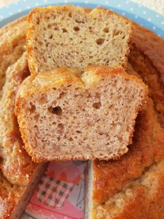 Una foto de Torta de banana y yogurt súper húmeda y esponjosa