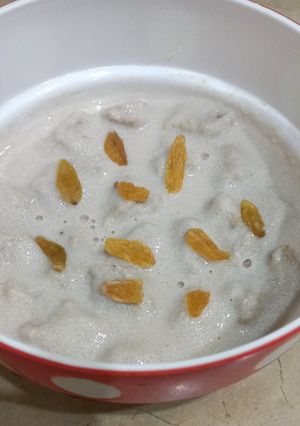 A picture of Diet desert with bran bread 🍞 🍲.