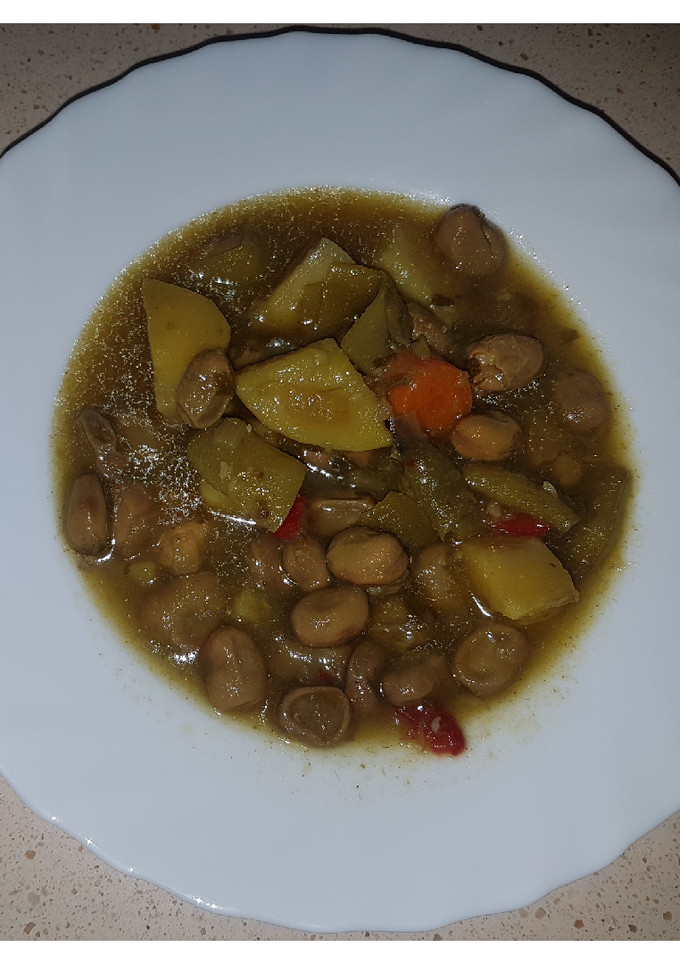 Una foto de Guiso de habas con verduras