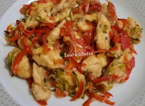 Foto di Straccetti di pollo al forno con verdure