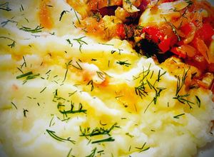 O poză a rețetei Piure de cartofi 🥔Cu sos de legume 🫑🧅🥕Și piept de pui 🐤.