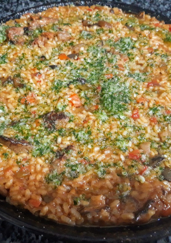 Una foto de Arroz cremoso con conejo y setas #cocinandonuestrasraices