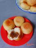 Wadai untuk-untuk / roti goreng isi unti kelapa khas Banjarmasin