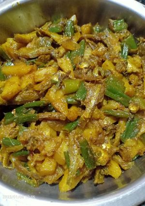 পেঁয়াজকলি মৌরলা মাছের চচ্চড়ি (mourala macher chorchori recipe in Bengali) রেসিপির প্রধান ছবি