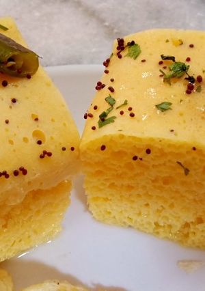 A picture of Besan dhokla.