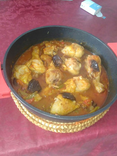 Una foto de Pollo con ciruelas