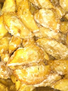 गुजिया (Gujiya recipe in hindi) रेसिपी मुख्य फोटो