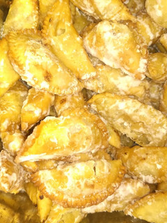 गुजिया (Gujiya recipe in hindi) रेसिपी मुख्य फोटो