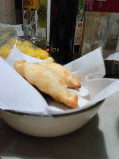 Una foto de Empanadas de cebolla, queso, pimientos y queso crema