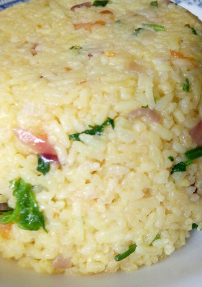 A picture of Tumeric fried rice.