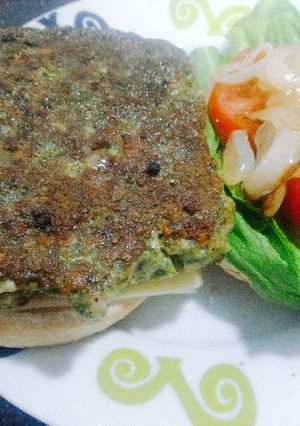 Una foto de Hamburguesa de pollo y espinacas