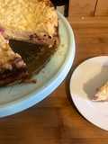 Käse-Streusel-Kuchen mit Johannisbeeren