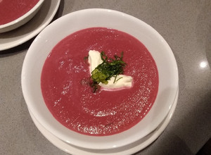 Una foto de Sopa de remolachas