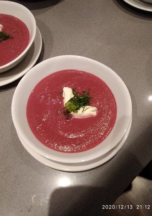Una foto de Sopa de remolachas