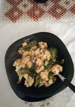 A picture of Steamed broccoli and cauliflower.
