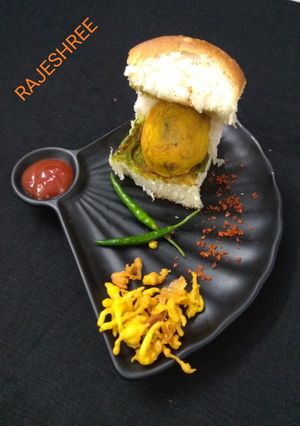 A picture of Vada Pav.