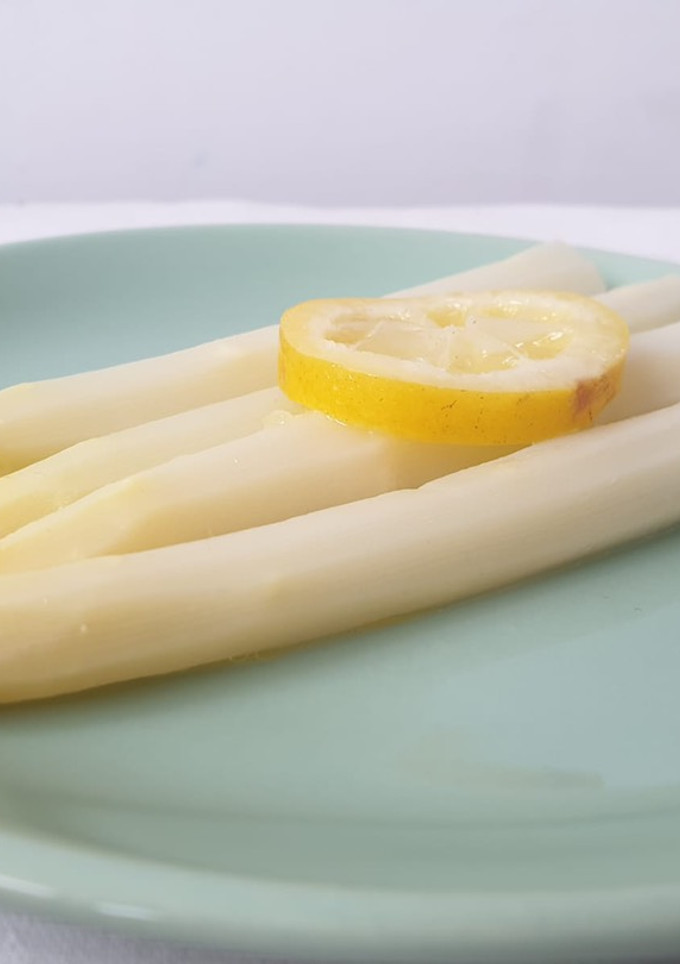 Una foto de Espárragos blancos cocidos