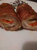 Ruladă de cotlet cu jambon, cașcaval, ardei și usturoi