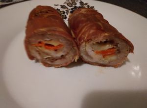 O poză a rețetei Ruladă de cotlet cu jambon, cașcaval, ardei și usturoi.