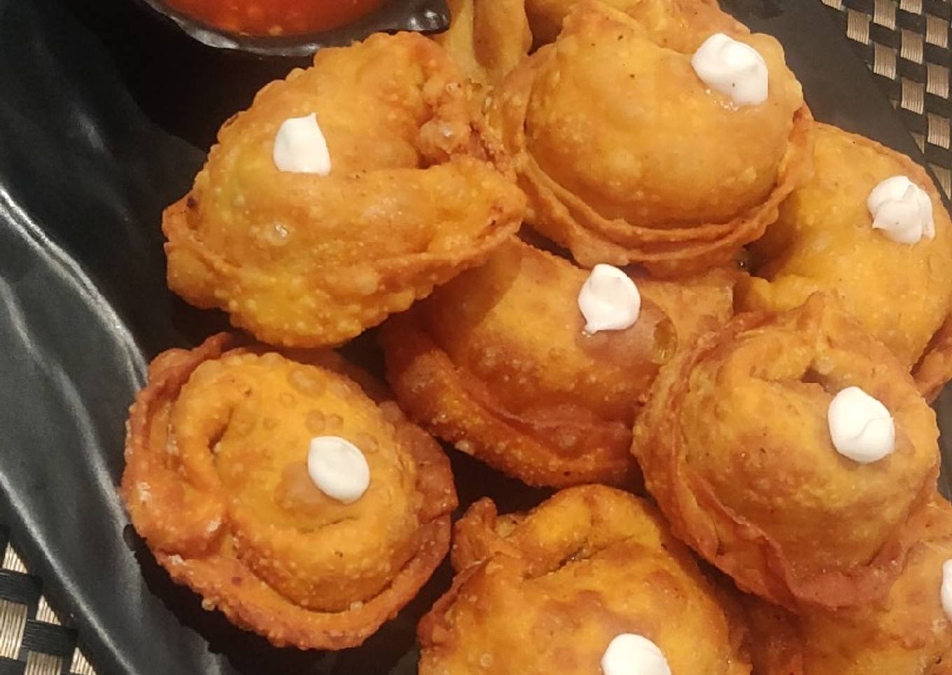 Stuffed besan dumplings