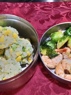 一鍋搞定一便當:乾煎薑葱蝦&香煎櫛瓜 &蒜香抱子甘藍菜 的食譜成品照片