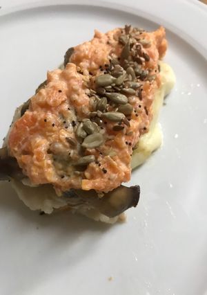 Foto principal de Merluza a la plancha con salsa de zanahoria y queso