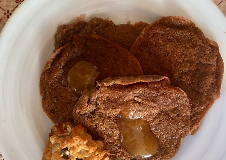 Pancakes vegani di avena, banana e cacao