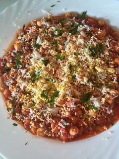 Una foto de Garbanzos con tomate