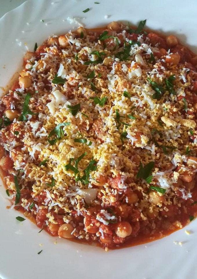 Una foto de Garbanzos con tomate