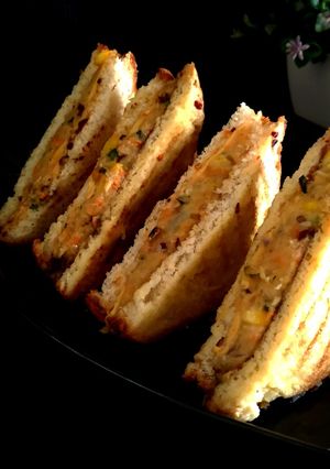 A picture of Cheesy Egg Toast Grilled Sandwich.