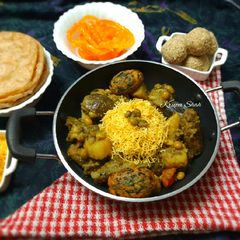 A picture of Undhiyu.
