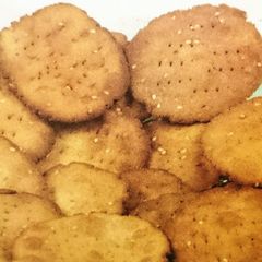 A picture of Crispy mathri.