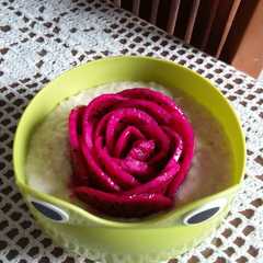 A picture of Oat dragon sarapan si kecil.