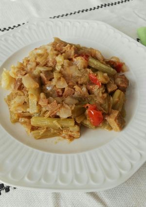 Una foto de Cardo y repollo con seitan