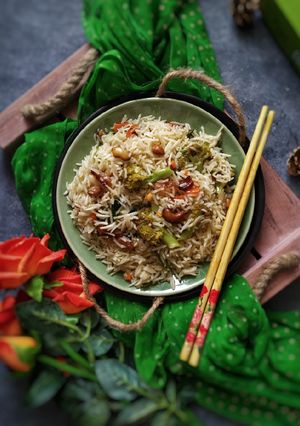 নারকেল দুধ দিয়ে ভেজপোলাও (narkeler dudh diye veg polao recipe in Bengali) রেসিপির প্রধান ছবি