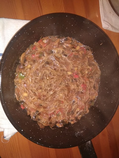 Una foto de Fideos chinos picantes