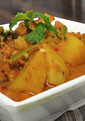 A picture of Aloo Chana Malai in Dhaba Style.