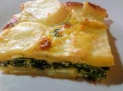 Una foto de espinaca con queso cottage