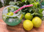 Une photo de cocktail avec sirop de rhum