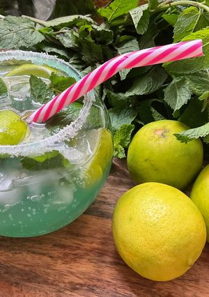 Une photo de 🍹FRESH 🧊🌿DRINK 🍸MOJITO🍋🍋🍃