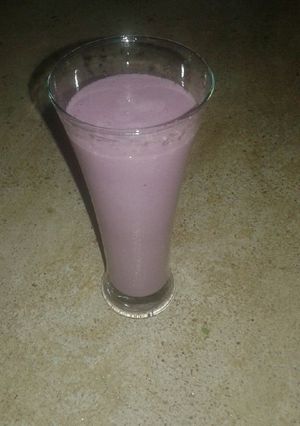 A picture of Home made grape smoothie.