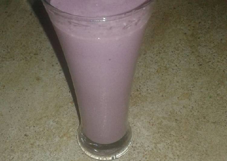 Recipe of Any-night-of-the-week Home made grape smoothie