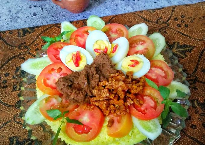 Ini dia! Resep  bikin YellowRice Brithday Cake  gurih