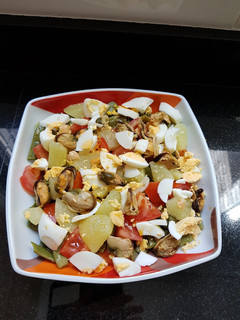 Una foto de Ensalada de patata con mejillones en escabeche 😋 Ligera de dieta